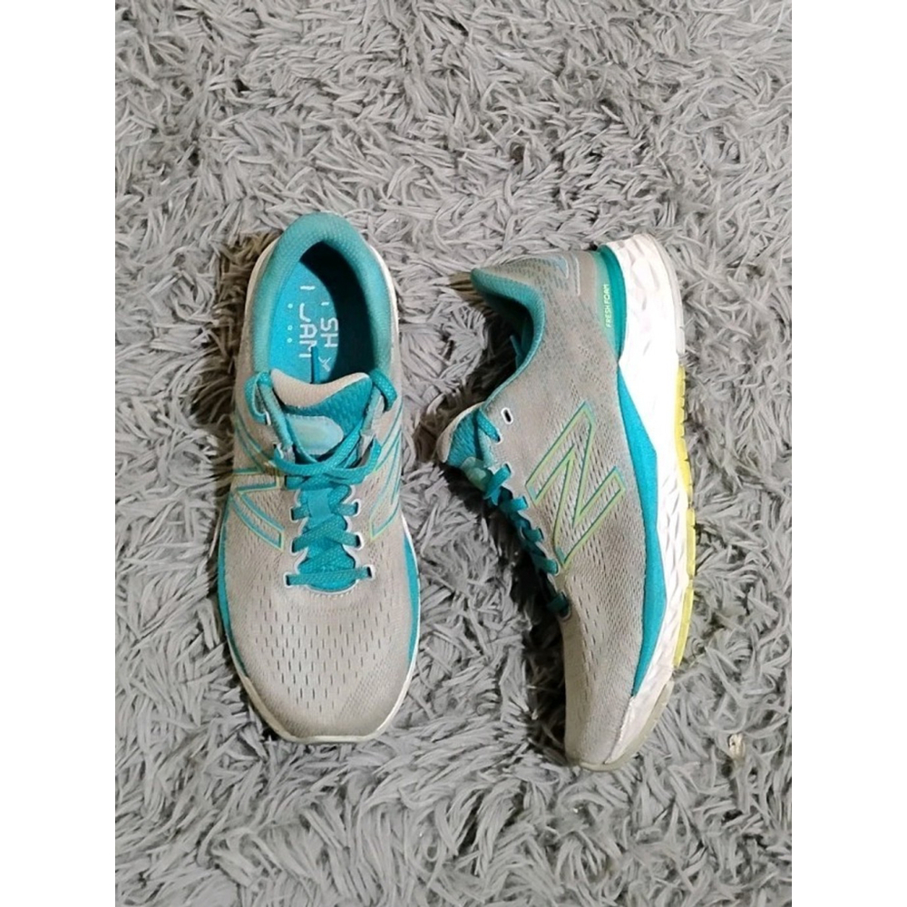 New Balance Fresh Foam 880v11 Women Size 9 "Light Cyclone with Virtual Sky"